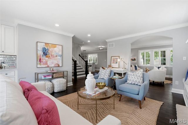 615 Meadowridge Lane, Kirkwood, MO 63122