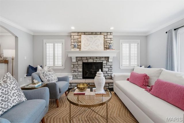 615 Meadowridge Lane, Kirkwood, MO 63122