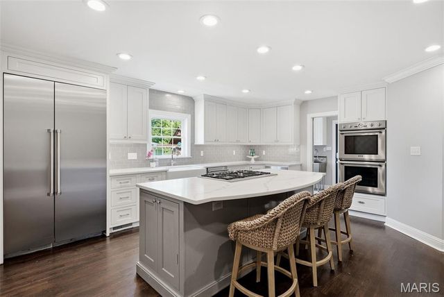 615 Meadowridge Lane, Kirkwood, MO 63122