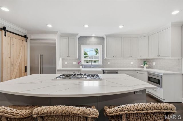 615 Meadowridge Lane, Kirkwood, MO 63122
