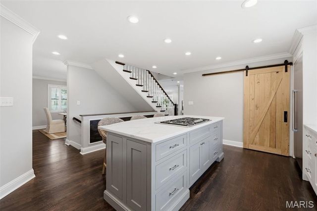 615 Meadowridge Lane, Kirkwood, MO 63122