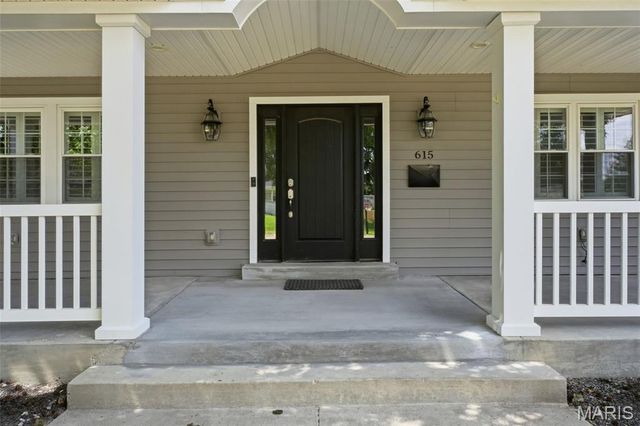 615 Meadowridge Lane, Kirkwood, MO 63122