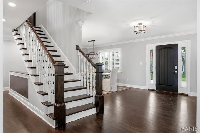 615 Meadowridge Lane, Kirkwood, MO 63122