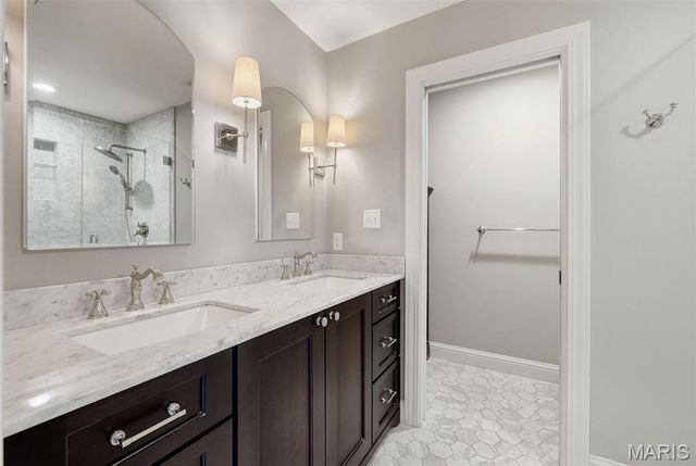615 Meadowridge Lane, Kirkwood, MO 63122