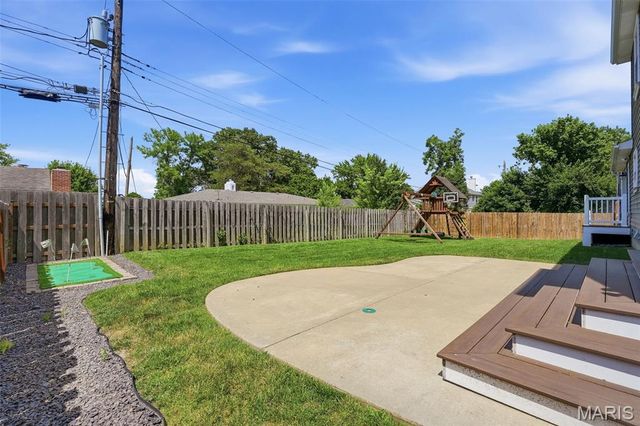 615 Meadowridge Lane, Kirkwood, MO 63122