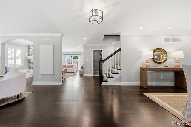 615 Meadowridge Lane, Kirkwood, MO 63122