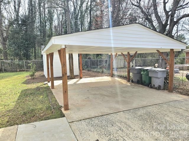 2900 Enfield Road, Charlotte, NC 28205