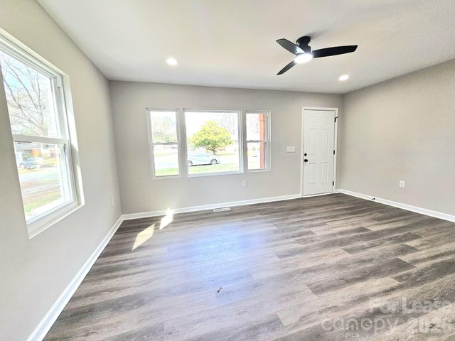 2900 Enfield Road, Charlotte, NC 28205