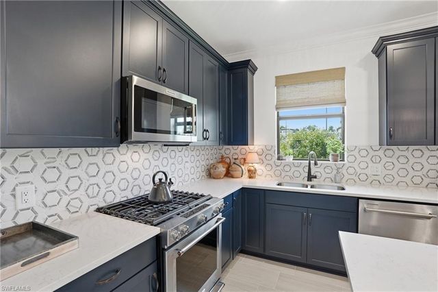 1955 Sierra CT, Naples, FL 34120