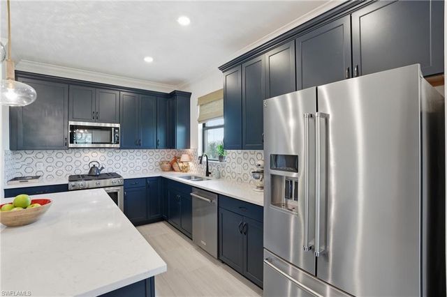 1955 Sierra CT, Naples, FL 34120