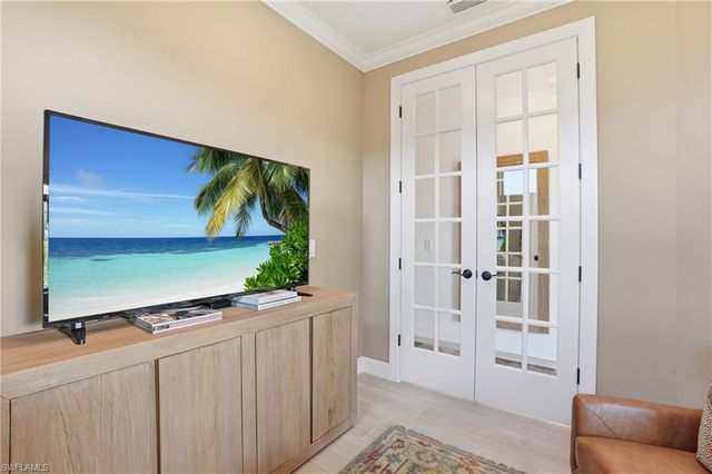 1955 Sierra CT, Naples, FL 34120