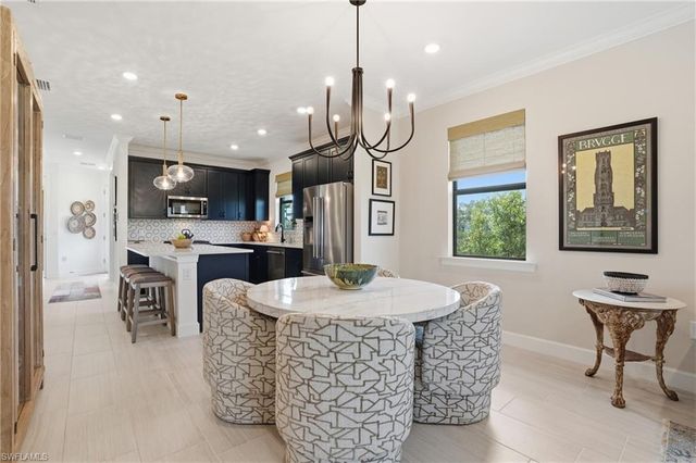 1955 Sierra CT, Naples, FL 34120