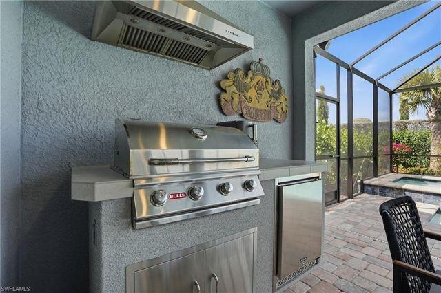 1955 Sierra CT, Naples, FL 34120