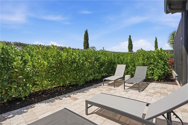 1955 Sierra CT, Naples, FL 34120