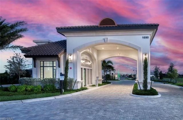 1955 Sierra CT, Naples, FL 34120