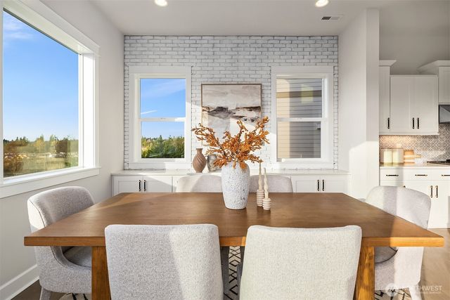 1335 Westridge Way NE, Issaquah, WA 98029