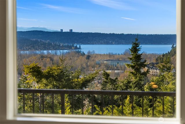 1335 Westridge Way NE, Issaquah, WA 98029