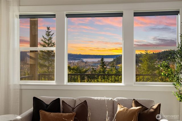 1335 Westridge Way NE, Issaquah, WA 98029