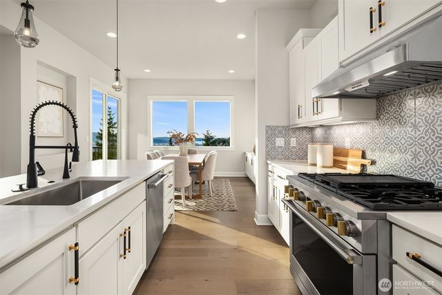 1335 Westridge Way NE, Issaquah, WA 98029