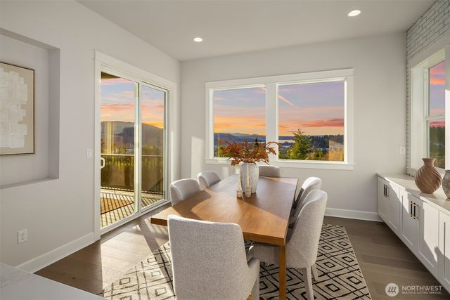 1335 Westridge Way NE, Issaquah, WA 98029