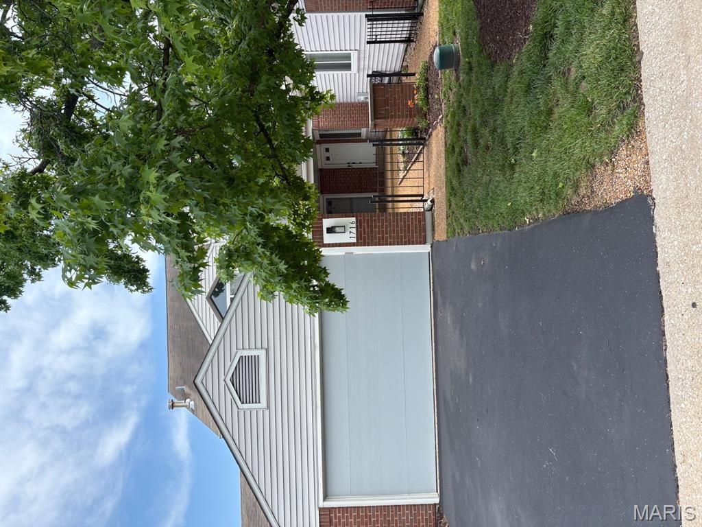 1716 Highview Circle Court, Ballwin, MO 63021