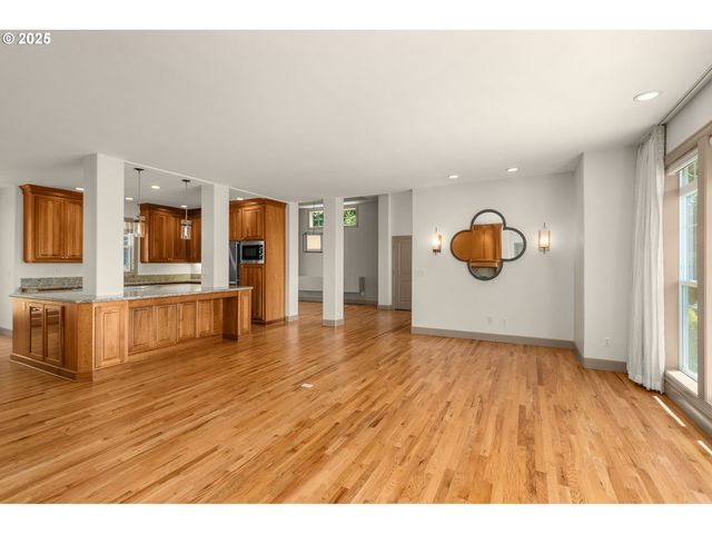10027 Nw SKYLINE HEIGHTS Dr, Portland, OR 97229