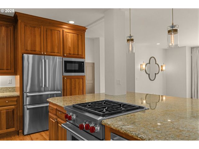 10027 Nw SKYLINE HEIGHTS Dr, Portland, OR 97229
