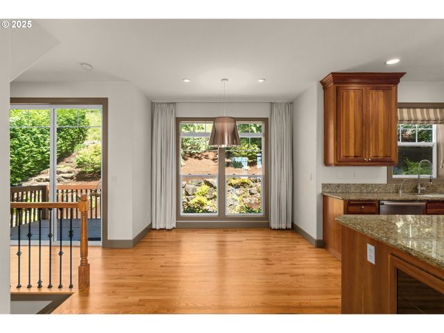 10027 Nw SKYLINE HEIGHTS Dr, Portland, OR 97229