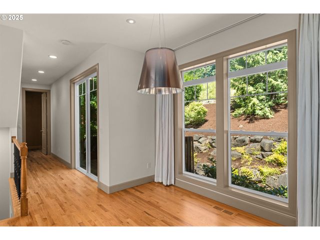 10027 Nw SKYLINE HEIGHTS Dr, Portland, OR 97229
