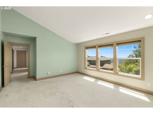10027 Nw SKYLINE HEIGHTS Dr, Portland, OR 97229