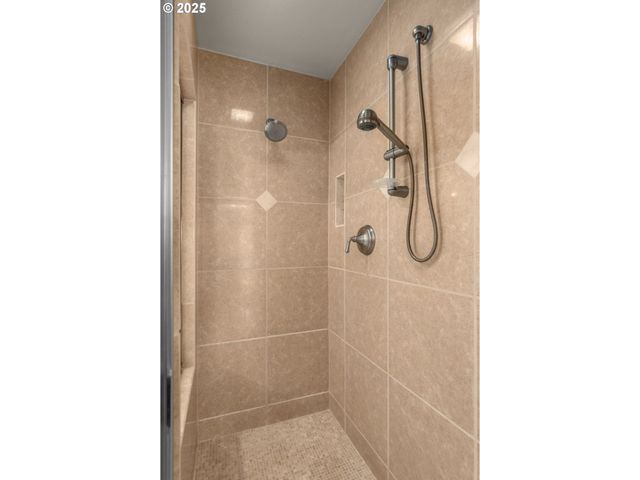 10027 Nw SKYLINE HEIGHTS Dr, Portland, OR 97229