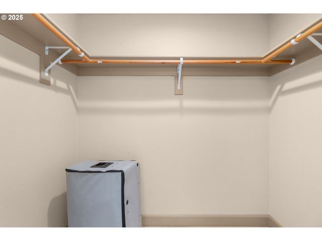 10027 Nw SKYLINE HEIGHTS Dr, Portland, OR 97229