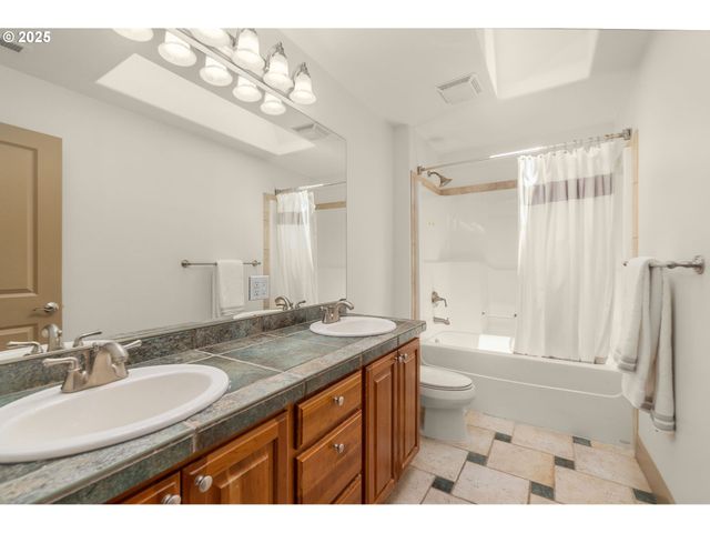 10027 Nw SKYLINE HEIGHTS Dr, Portland, OR 97229