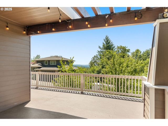 10027 Nw SKYLINE HEIGHTS Dr, Portland, OR 97229