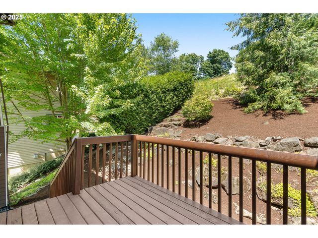 10027 Nw SKYLINE HEIGHTS Dr, Portland, OR 97229