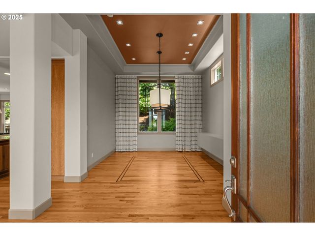 10027 Nw SKYLINE HEIGHTS Dr, Portland, OR 97229