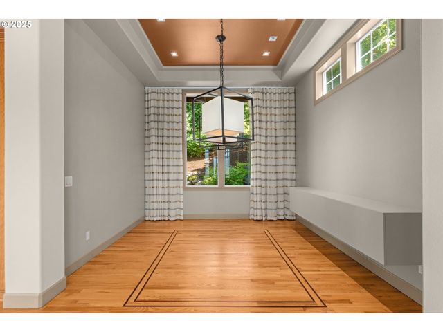 10027 Nw SKYLINE HEIGHTS Dr, Portland, OR 97229