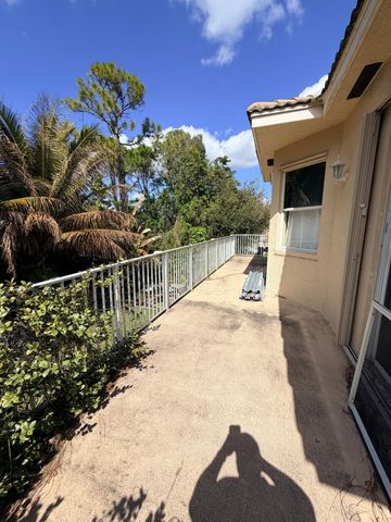 2236 Ridgewood Circle, Royal Palm Beach, FL 33411