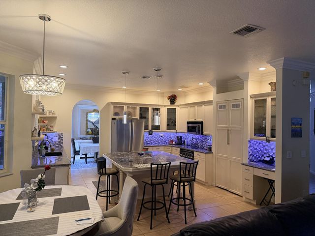 2236 Ridgewood Circle, Royal Palm Beach, FL 33411