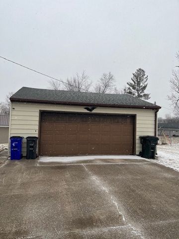 72 Oklahoma Ave SW, Cedar Rapids, IA 52404