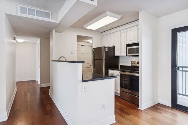 1920 S 1st Street 404, Minneapolis, MN 55454