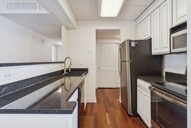 1920 S 1st Street 404, Minneapolis, MN 55454