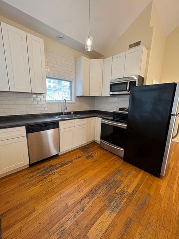 712 W 17th Street CH, Chicago, IL 60616