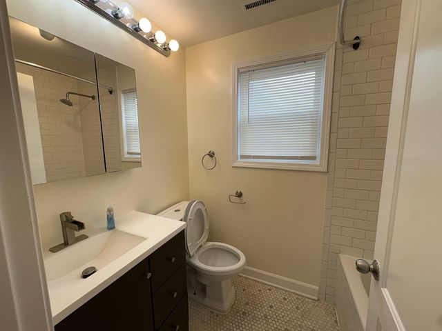 712 W 17th Street CH, Chicago, IL 60616