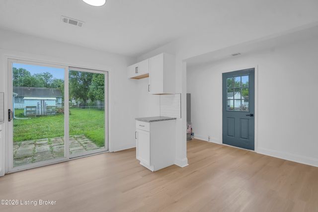 7108 Nathan Hale Way, Louisville, KY 40272