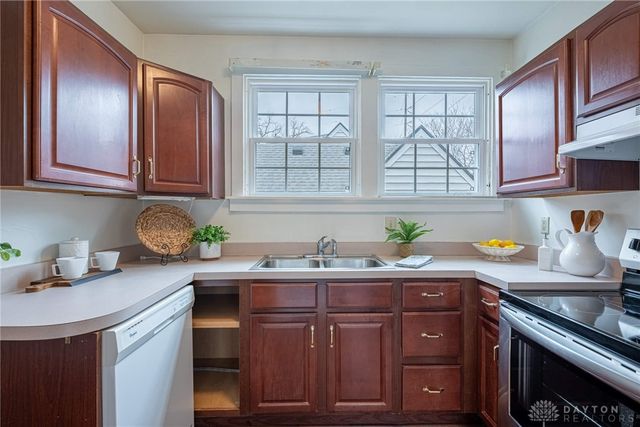 560 Irving Avenue, Oakwood, OH 45409