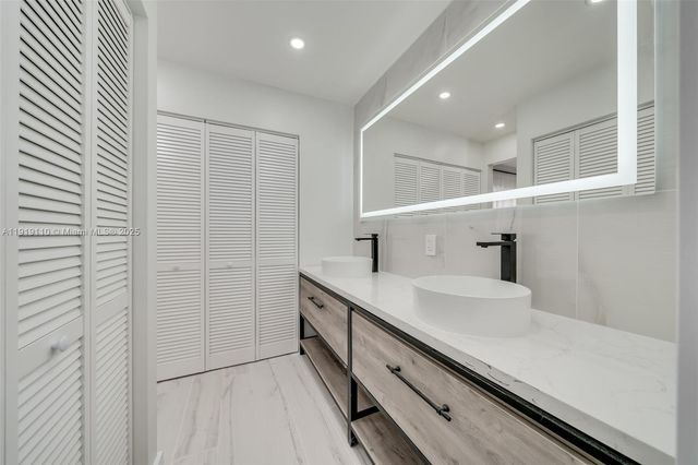 4155 SW 66th Ter 104, Davie, FL 33314