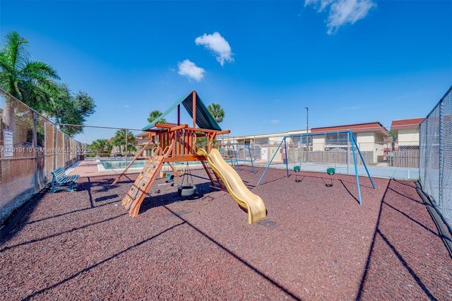 4155 SW 66th Ter 104, Davie, FL 33314