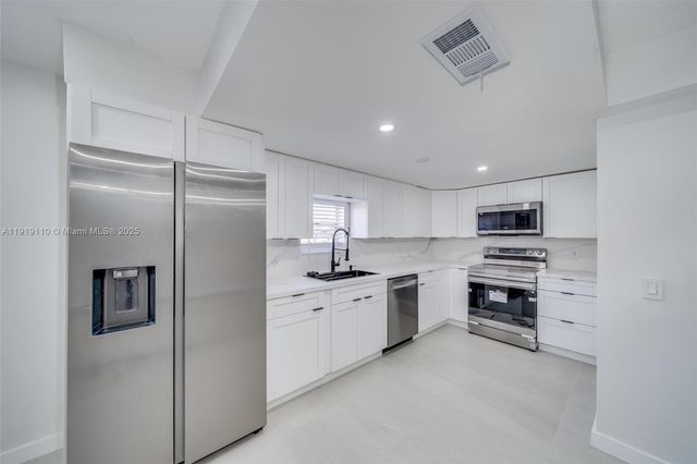 4155 SW 66th Ter 104, Davie, FL 33314