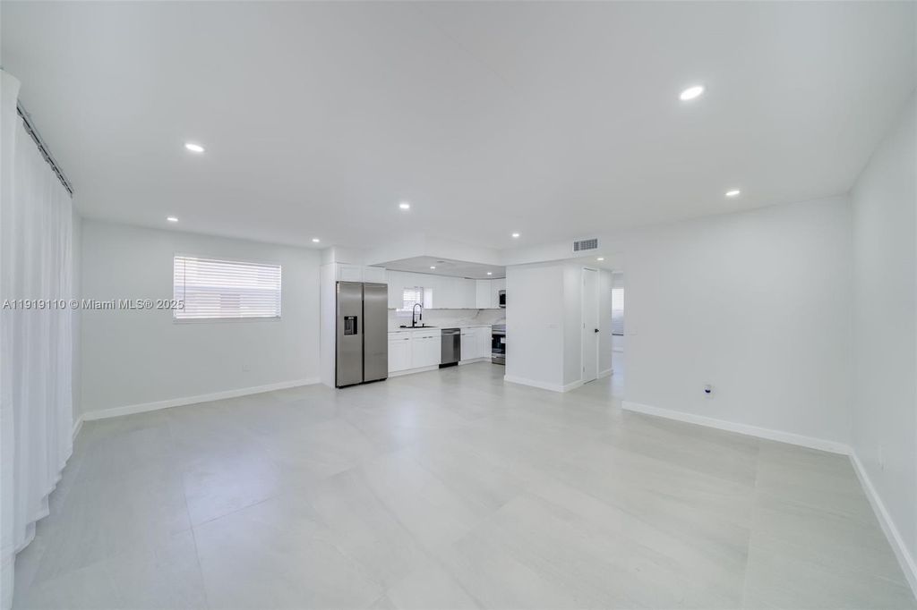 4155 SW 66th Ter 104, Davie, FL 33314